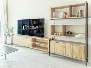 Room - Elite LUX Holiday Homes - Skyline Oasis One Bedroom Premium Apartment in Al Jaddaf (Dubai)
