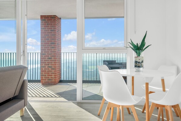 Deluxe Apartment | Living area