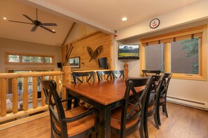 Dining - Winterpoint Diamond Townhome: Walk To Lifts & Downtown (Breckenridge)