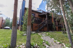 Exterior - Winterpoint Diamond Townhome: Walk To Lifts & Downtown (Breckenridge)
