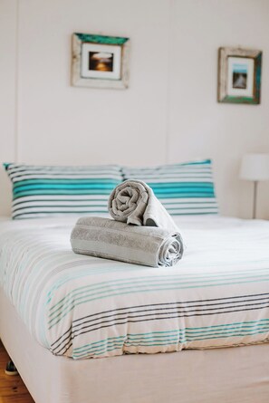 3 bedrooms, free WiFi, bed sheets - 15% Off Weekly | Nature-View The Cheeky Wren | 3BR (Island Beach)