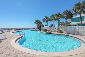 屋内プール、温水プール