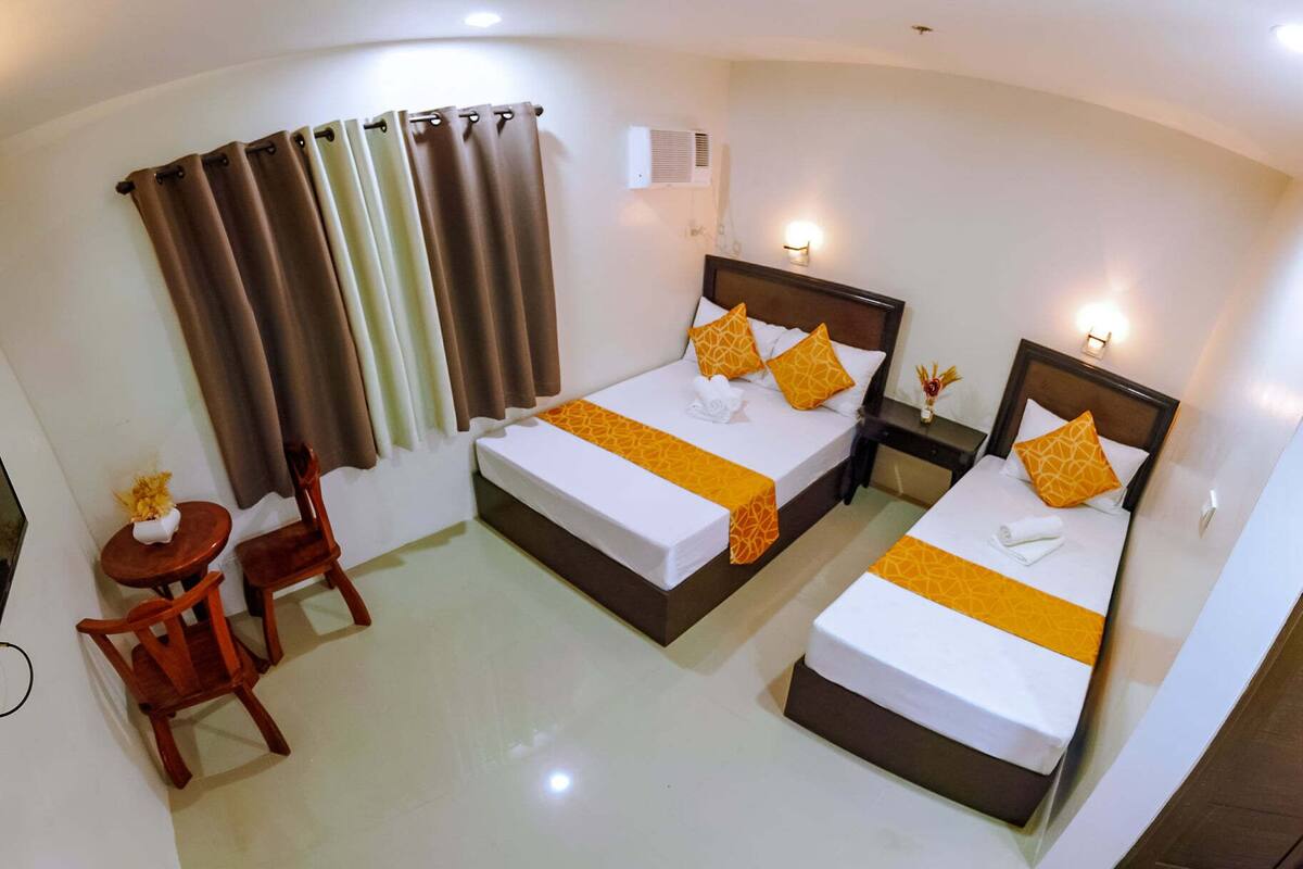 Deluxe Triple Room, Multiple Beds, Private Bathroom | Premium bedding, in-room safe, desk, laptop workspace