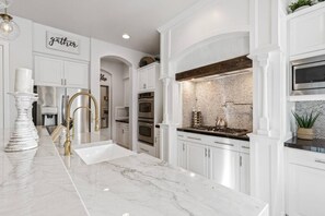 7 bedrooms - Summer Special Luxury Resort Style Living (Indio)