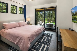 6 habitaciones, tabla de planchar con plancha y cuna de viaje 