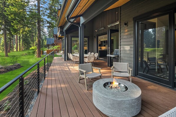 Terrace/patio - Luxury Awaits! Experience Suncadia#1 6BR/5.5BA-On the Course! (Cle Elum)