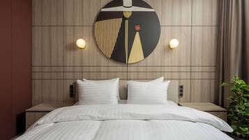 Una habitación de hotel moderna con una cama grande, dos mesitas de noche y una obra de arte colgada en la pared.