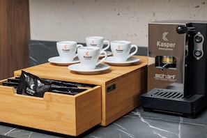 Studio | Kaffee und/oder Kaffeemaschine