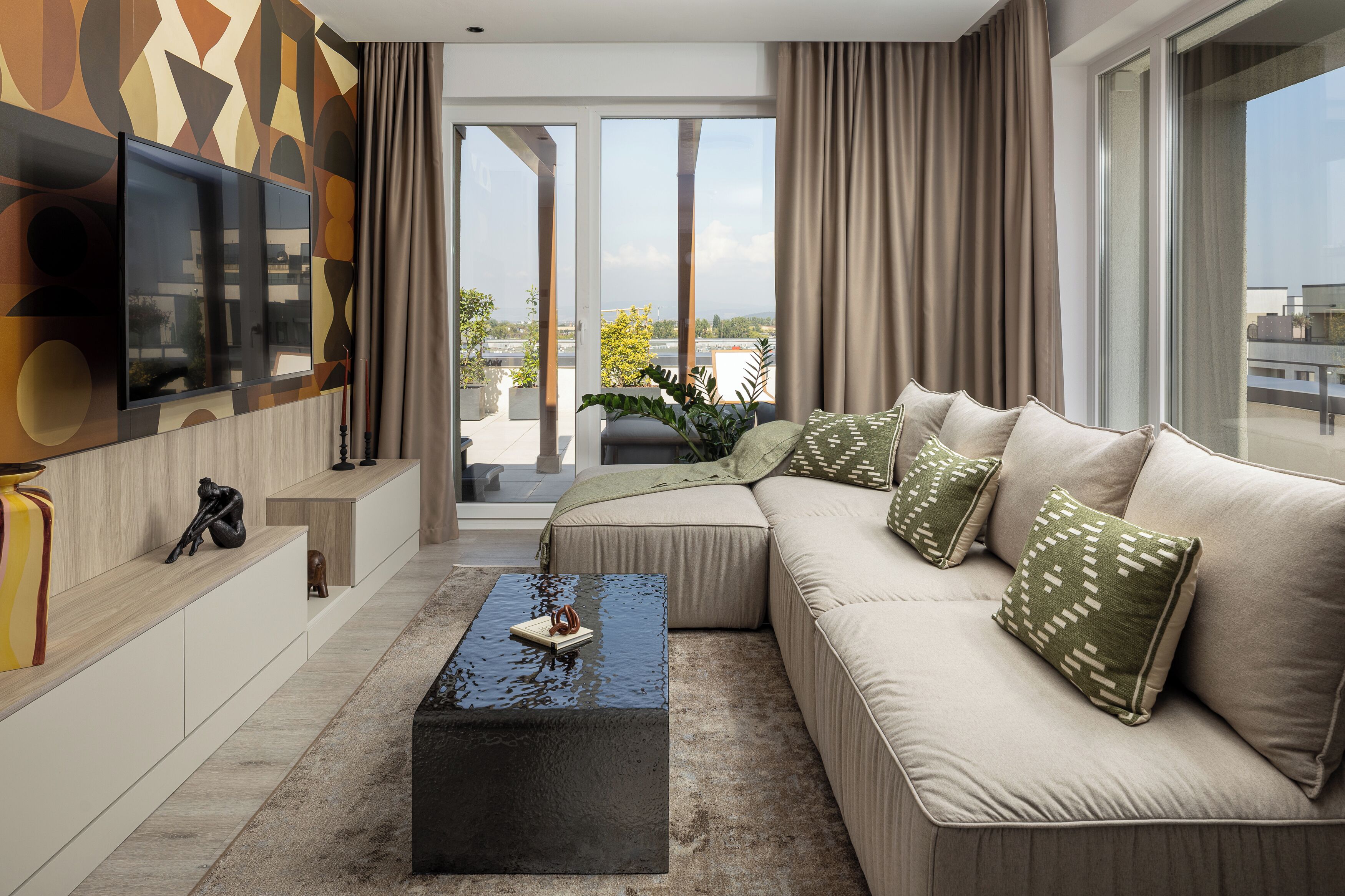 Luxury Penthouse, 3 Bedrooms | Premium bedding, laptop workspace, blackout drapes, soundproofing