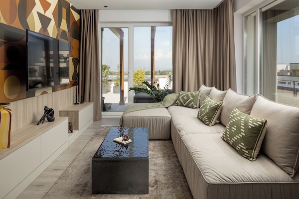 Luxury Penthouse, 3 Bedrooms | 1 bedroom, premium bedding, laptop workspace, blackout curtains