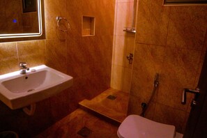 Bañera y ducha independientes, cabezal de ducha tipo lluvia