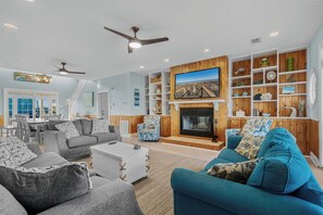 Smart TV, fireplace, table football - Marlin View: Oceanfront w/ Pool, Walk to Dining (Garden City)