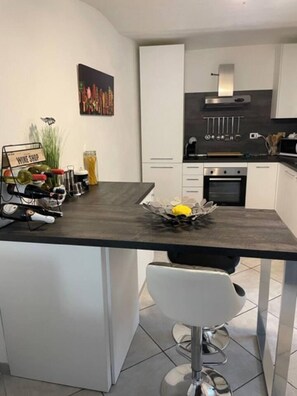 Private kitchen - Charming 2-bed House in Strevi (Strevi)