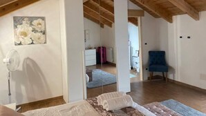 House | 2 bedrooms, iron/ironing board, WiFi (free), bed sheets - Beautiful Retreat in the Heart of Piedmont Wine Country (Strevi)
