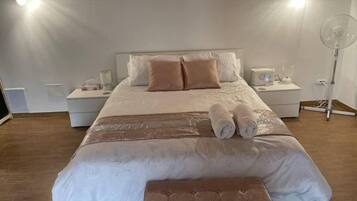 2 bedrooms, iron/ironing board, free WiFi, bed sheets