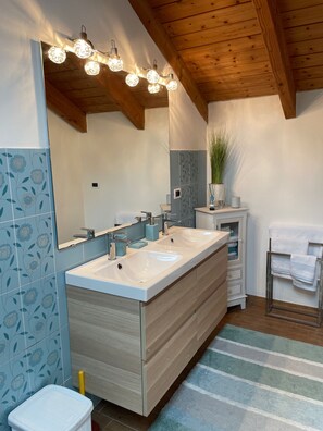 Combined shower/bathtub, deep-soaking bathtub, hair dryer, towels