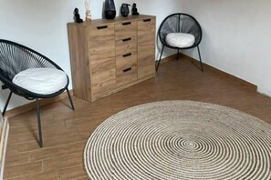 Unclassified image, 3 of 18, button