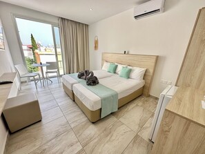 Premium bedding, laptop workspace, blackout drapes, iron/ironing board - Sun Plaza Suites - Adults Only (Ayia Napa)