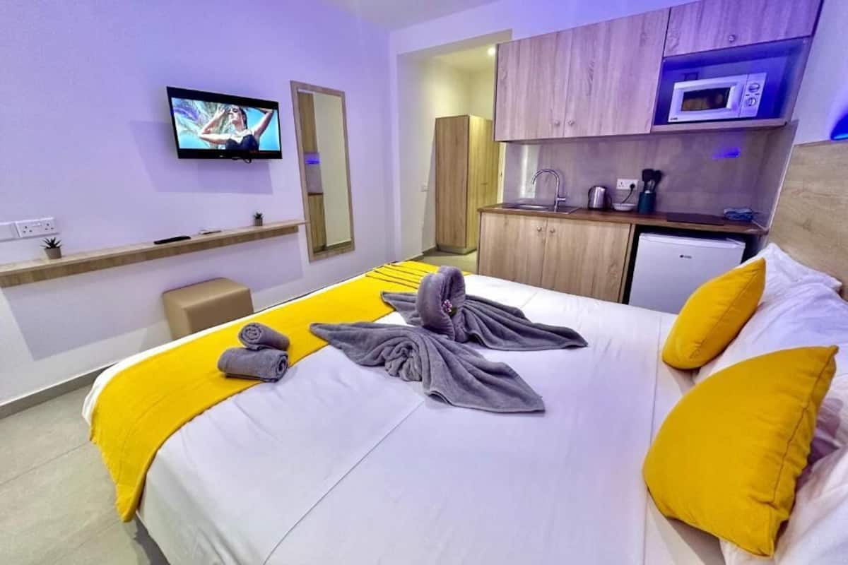 1 slaapkamer, luxe beddengoed, een laptopwerkplek