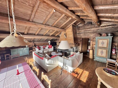 Chalet, pied des pistes de ski, sauna, cheminée ou poêle à bois, télévision, 160m², Les Saisies