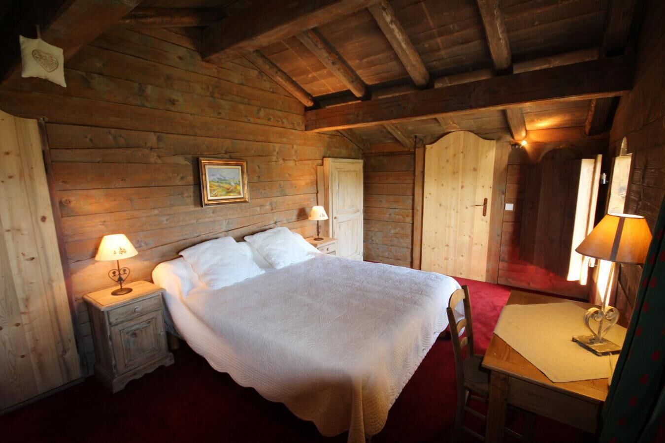 6 bedrooms, WiFi, bed sheets