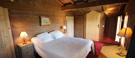 6 bedrooms, WiFi, bed sheets