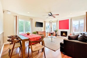 Smart TV, fireplace