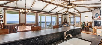 Life is Good: Soundfront | Hot Tub | Shared Pool