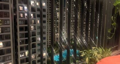5 minutes to the theme grand park. Pool view, spacious living room