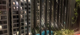 5 minutes to the theme grand park. Pool view, spacious living room