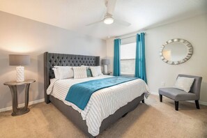 5 Schlafzimmer, Schreibtisch, Bügeleisen/Bügelbrett, Reisekinderbett