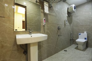 Deluxe Room | Bathroom