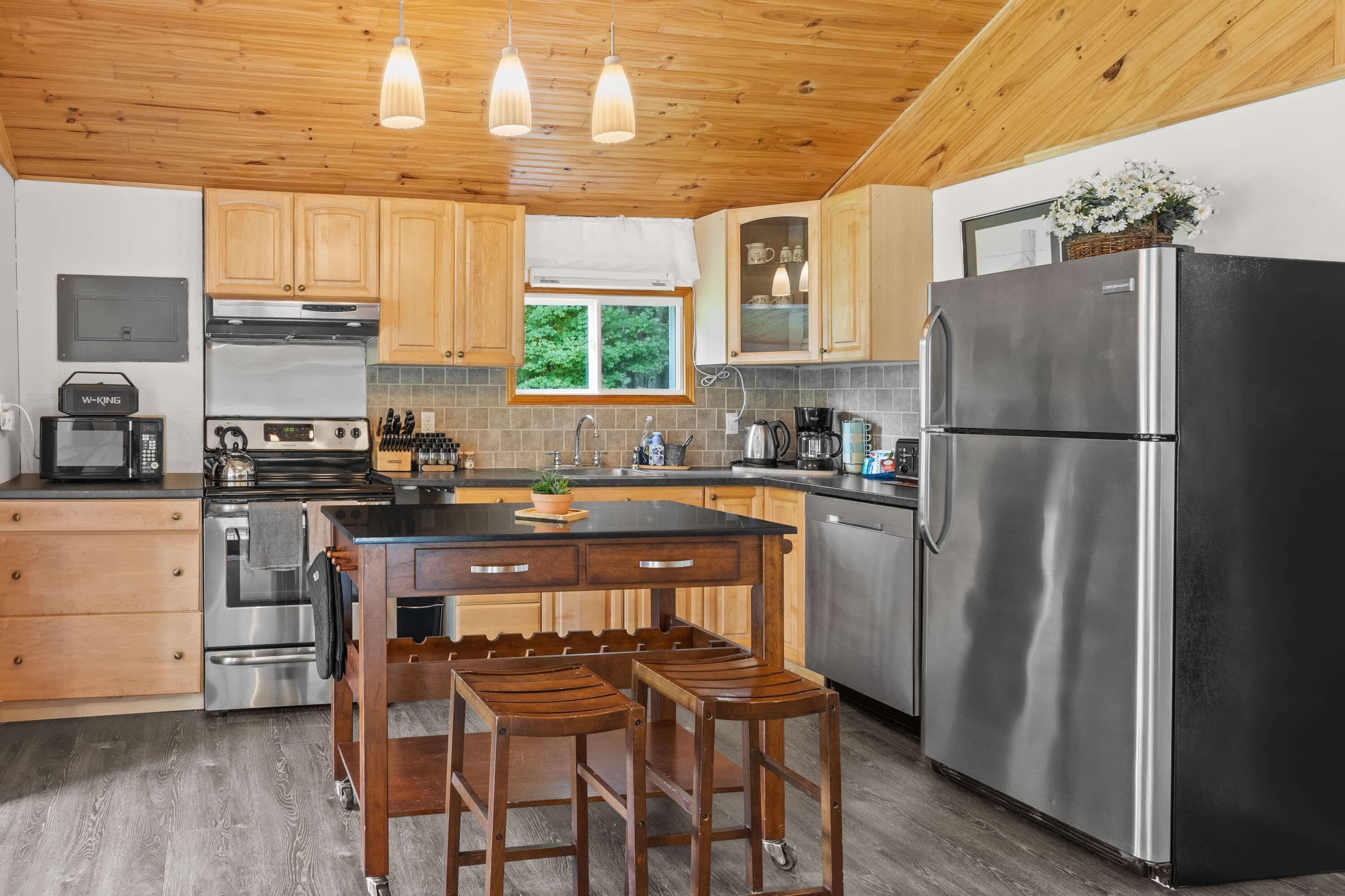 Refrigerador, microondas, horno y parrilla de estufa 