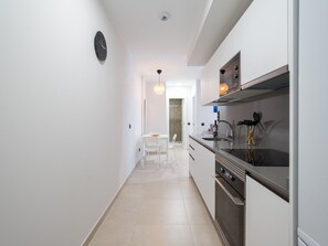 Fridge, microwave, oven, coffee/tea maker