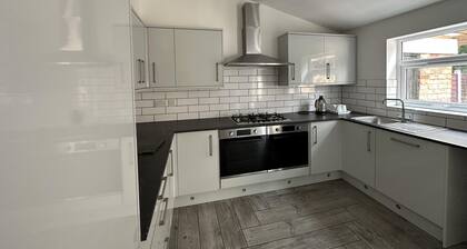 3-bed House in Derby 5 min From Rolls Royce