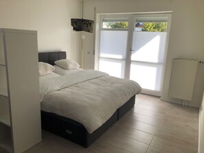 1 quarto, berço de viagem, Wi-Fi de cortesia, roupa de cama