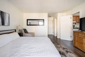 Apartment | 1 bedroom - Walk to Downtown Bend River Fireplace Quiet (Bend)