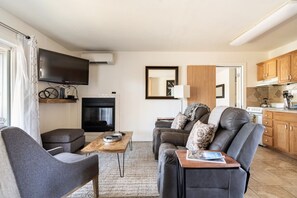 1 bedroom - Walk to Downtown Bend River Fireplace Quiet (Bend)