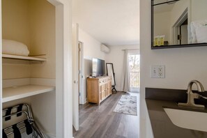 Apartment | 1 bedroom - Walk to Downtown Bend River Fireplace Quiet (Bend)