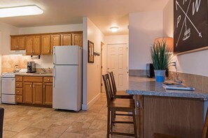 Apartment | 1 bedroom - Walk to Downtown Bend River Fireplace Quiet (Bend)