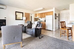 Apartment - Walk to Downtown Bend River Fireplace Quiet (Bend)