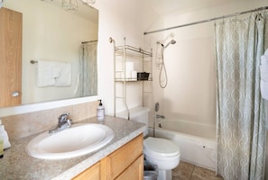 1 bedroom - Walk to Downtown Bend River Fireplace Quiet (Bend)