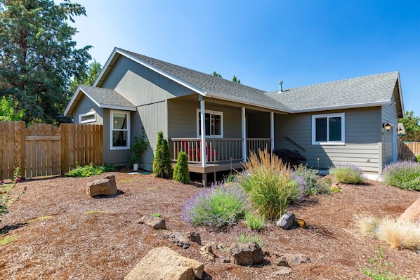 3 bedrooms - Backyard Oasis 8min to Town Fast Wi-fi (Bend)