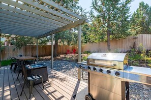 3 bedrooms - Backyard Oasis 8min to Town Fast Wi-fi (Bend)