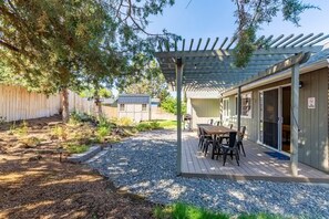 House | 3 bedrooms - Backyard Oasis 8min to Town Fast Wi-fi (Bend)