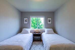 House | 3 bedrooms - Backyard Oasis 8min to Town Fast Wi-fi (Bend)