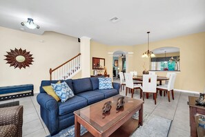 Exterior - Private Screened Pool Home. Amenities Galore! (Kissimmee)