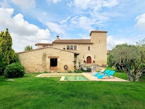 Exterior - High standard holiday villa in town close to Barcelona (Castellet)