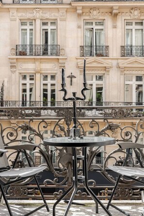 Outdoor dining - Le Loft Triangle D'or Paris 8 Champs Elysées - Montaigne (Paris)