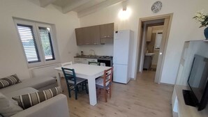 House, 1 Bedroom, Balcony, Garden View | Interior - Montescotano House (Villa Castelli)